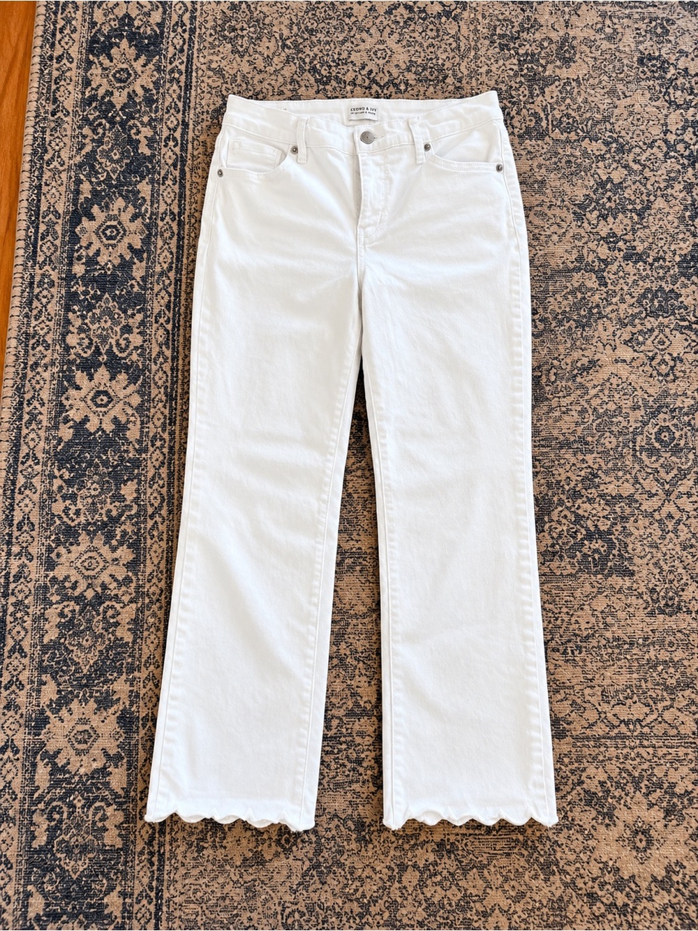 crown & ivy White Scalloped Wide-Leg Jeans